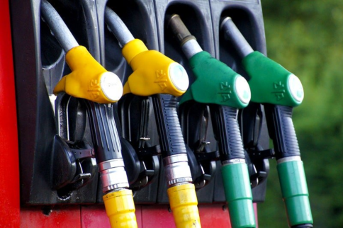 Aumento dei carburanti dopo la fine del taglio delle accise.