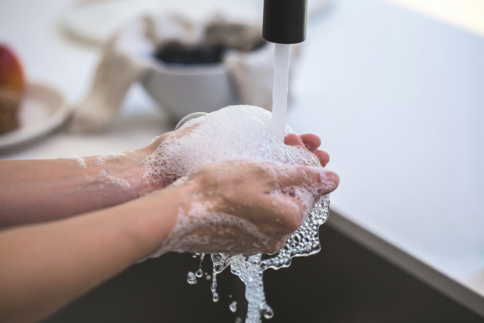 I rischi di una scarsa igiene delle mani per gli anziani nelle RSA 