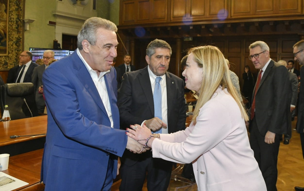 imm_9947_incontro_governo_30-5-02.jpg